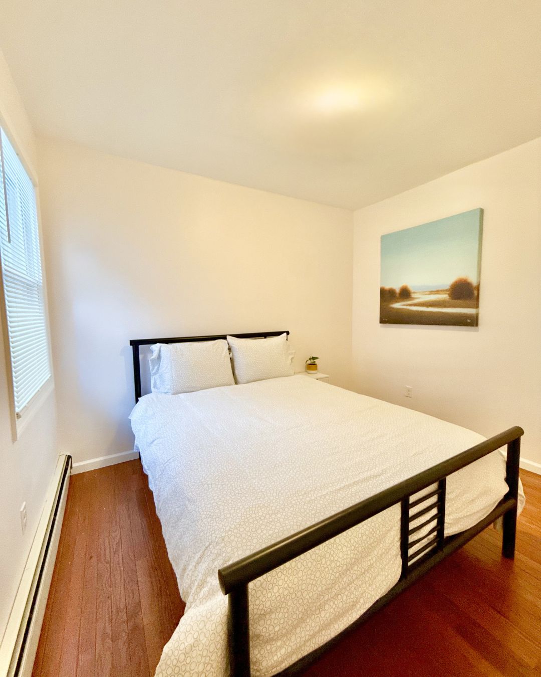 Second bedroom for guests or staff during medium-term rental stays.